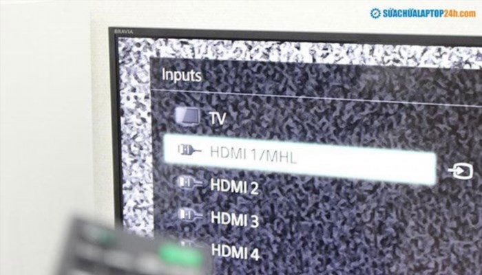 Kết nối thông qua cổng HDMI cho phép truyền tải hình ảnh và âm thanh chất lượng cao từ một thiết bị đến một màn hình khác, đảm bảo trải nghiệm giải trí tuyệt vời và thuận tiện.