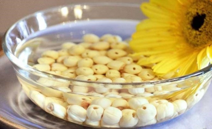 Cách làm mứt hạt sen tại nhà là quá trình chế biến trái sen thành món mứt ngon, tươi ngon và giàu dinh dưỡng, đem lại hương vị đặc biệt cho người thưởng thức.