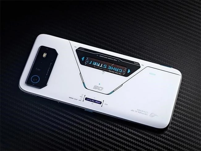 ROG Phone 6 Pro cũ là một chiếc điện thoại thông minh cao cấp của Asus, được trang bị những tính năng và công nghệ tiên tiến, mang lại trải nghiệm chơi game và sử dụng đa phương tiện tuyệt vời.