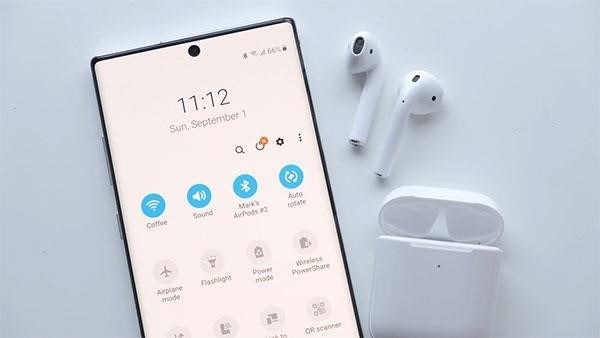 Kết nối Bluetooth trên thiết bị Android với tai nghe AirPods.