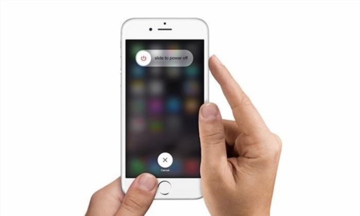 Bạn có thể khởi động lại iPhone 7 hoặc 7 Plus bằng cách nhấn nút nguồn và nút giảm âm lượng.