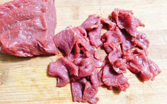 Thịt bò cắt mỏng phù hợp khẩu vị.