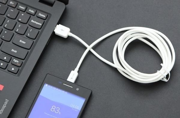 Dùng cáp USB để nối trực tiếp máy tính và điện thoại.