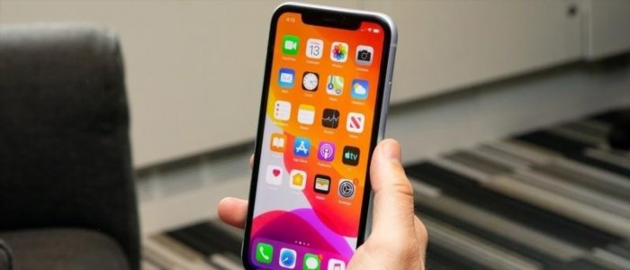 Tại sao không nên mua iPhone 11? Một trong những lí do là iPhone 11 không hỗ trợ kết nối 5G, điều này có thể là một hạn chế đối với những người muốn tận hưởng tốc độ internet nhanh và trải nghiệm công nghệ tiên tiến.