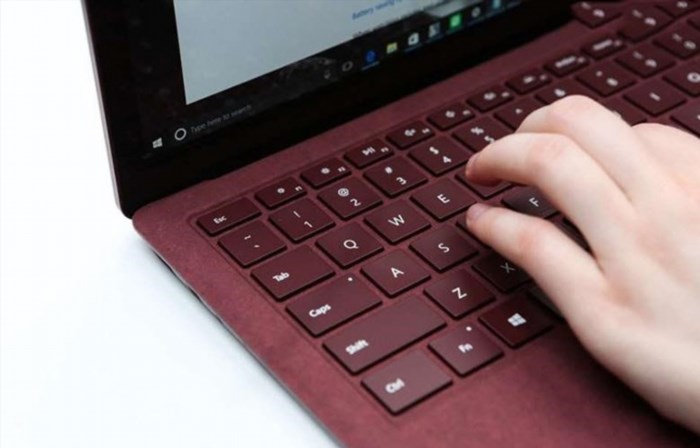 Tại sao chúng ta cần phải vô hiệu hóa bàn phím của laptop?