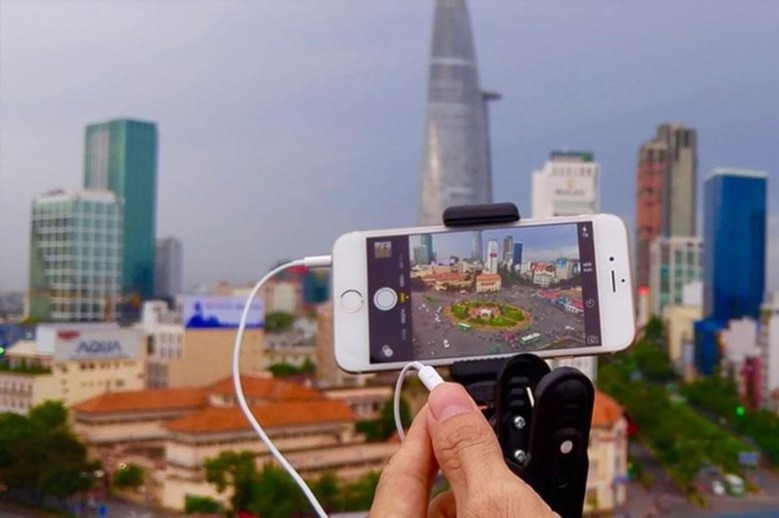 Khi chụp ảnh trên iPhone, bạn có thể sử dụng tai nghe có dây hoặc kết nối tai nghe không dây.
