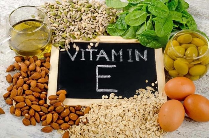 Cách sử dụng vitamin E enat 400 bằng đường uống là bạn cần uống 1 viên mỗi ngày sau bữa ăn để tăng cường sức khỏe và chăm sóc cho da, tóc và móng.