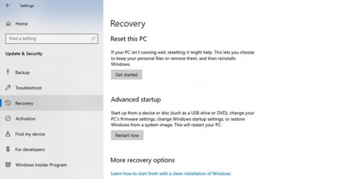 Reset lại máy tính Windows 10 là quá trình khôi phục cài đặt gốc của hệ điều hành Windows 10, giúp khắc phục các vấn đề kỹ thuật và trở về trạng thái ban đầu của hệ điều hành, bao gồm cài đặt hệ điều hành, ứng dụng và tài liệu.