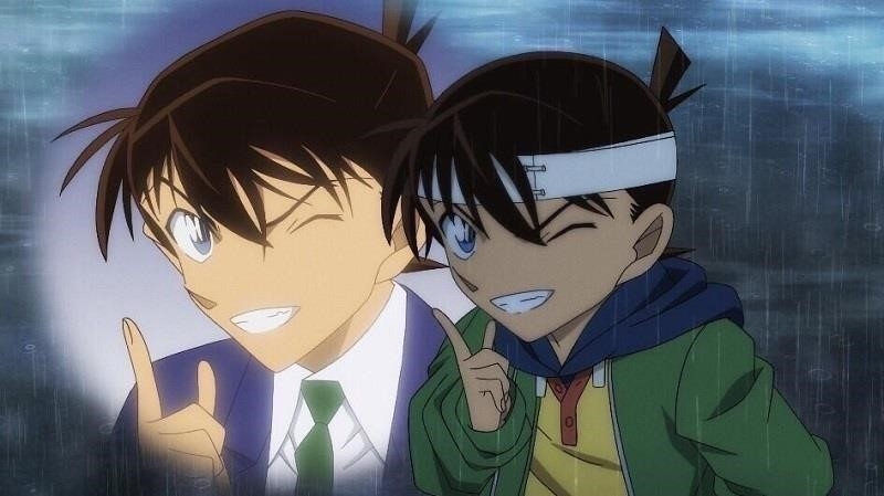 Shinichi trở lại hình dạng tuổi thơ và đổi tên thành Conan Edogawa để gặp Ran.