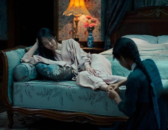 Người hầu gái – The Handmaiden là một bộ phim Hàn Quốc năm 2016, được đạo diễn bởi Park Chan-wook. Bộ phim kể về câu chuyện tình giữa một người hầu gái và một cô gái trẻ, với những diễn biến đầy bất ngờ và kịch tính.