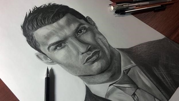 Vẽ Ronaldo bằng bút chì rất xuất sắc.