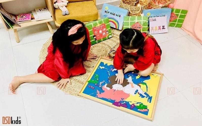 Trò chơi ghép mảnh bản đồ châu lục Á giúp trẻ phát triển tư duy.