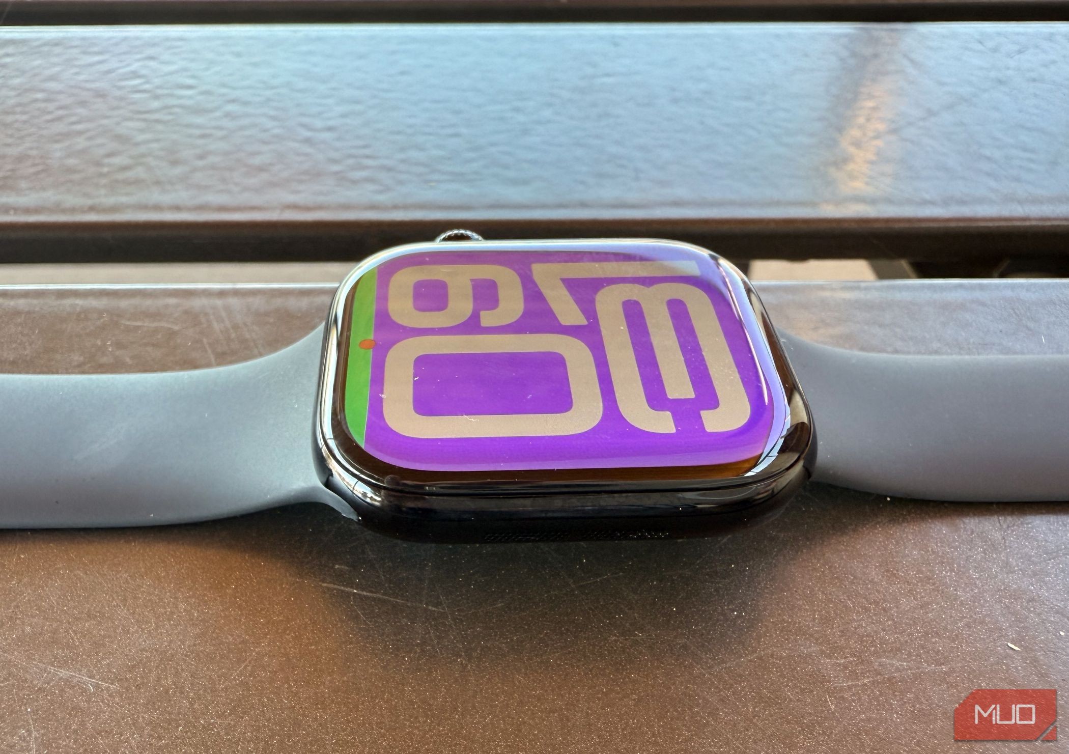 Apple Watch Series 10 góc nhìn bên