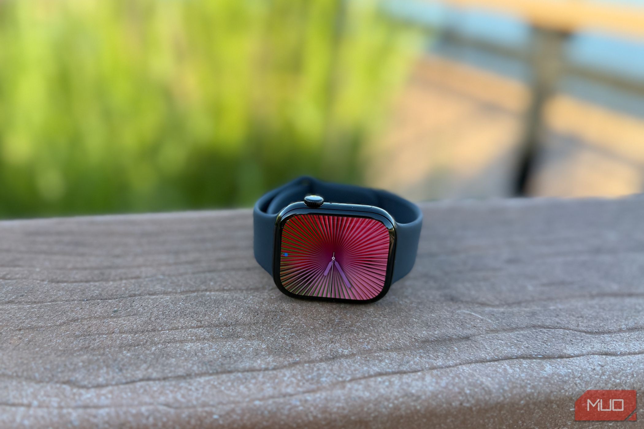 Apple Watch Series 10 với mặt đồng hồ Reflections