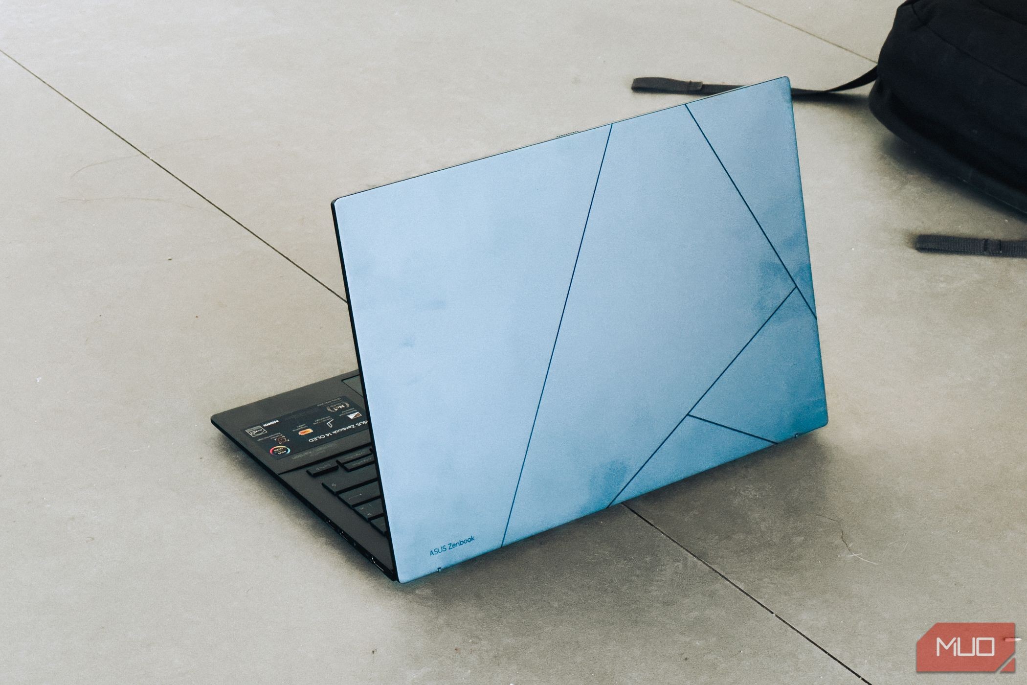 ASUS Zenbook 14 OLED Lid-2