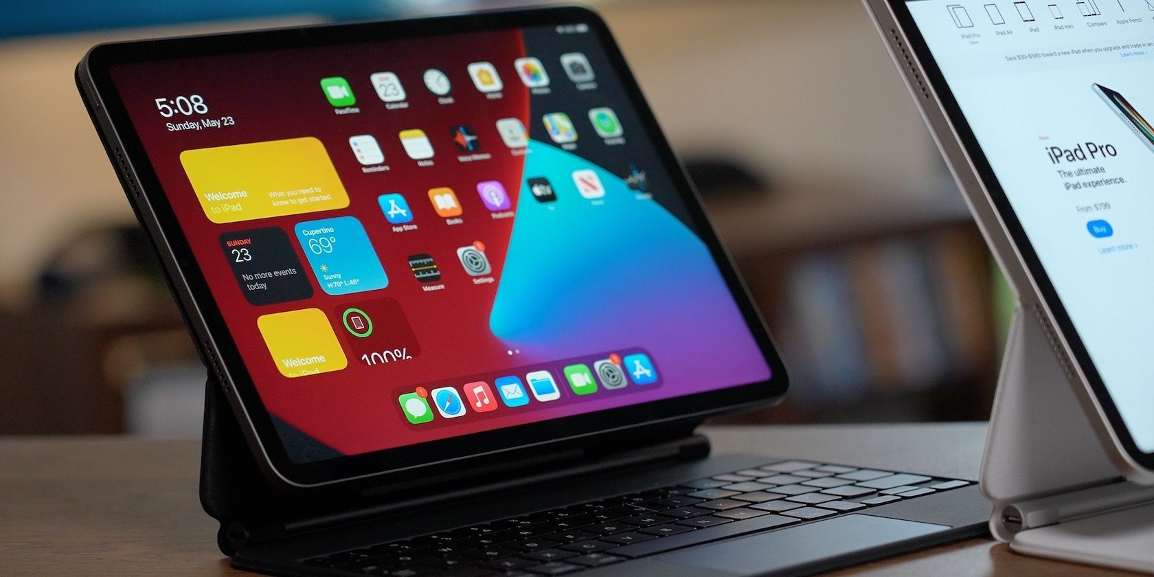 Bàn phím Magic cho iPad Air và iPad Pro trên bàn