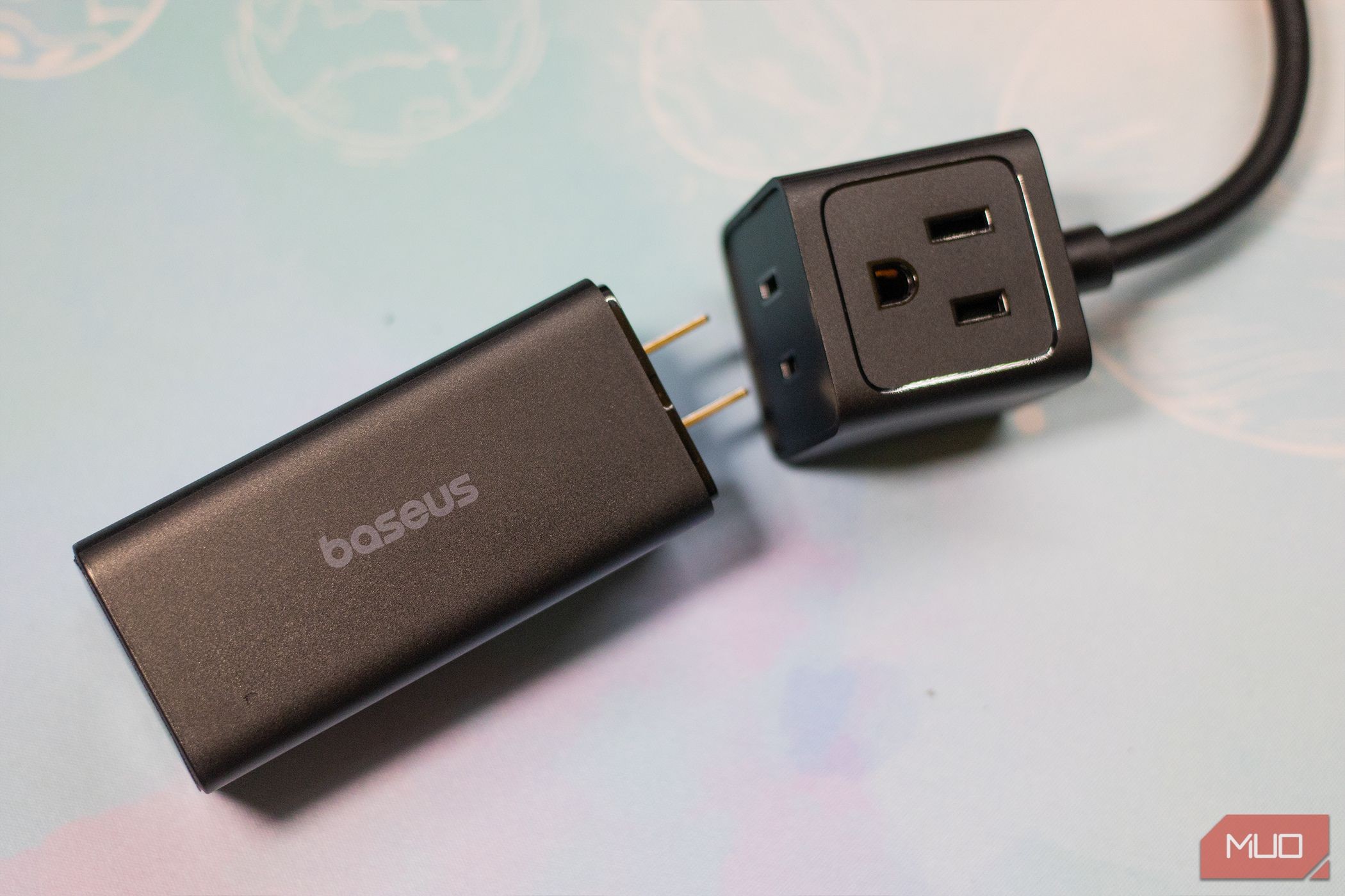 Baseus PowerCombo Mini Power Strip với ổ cắm bổ sung