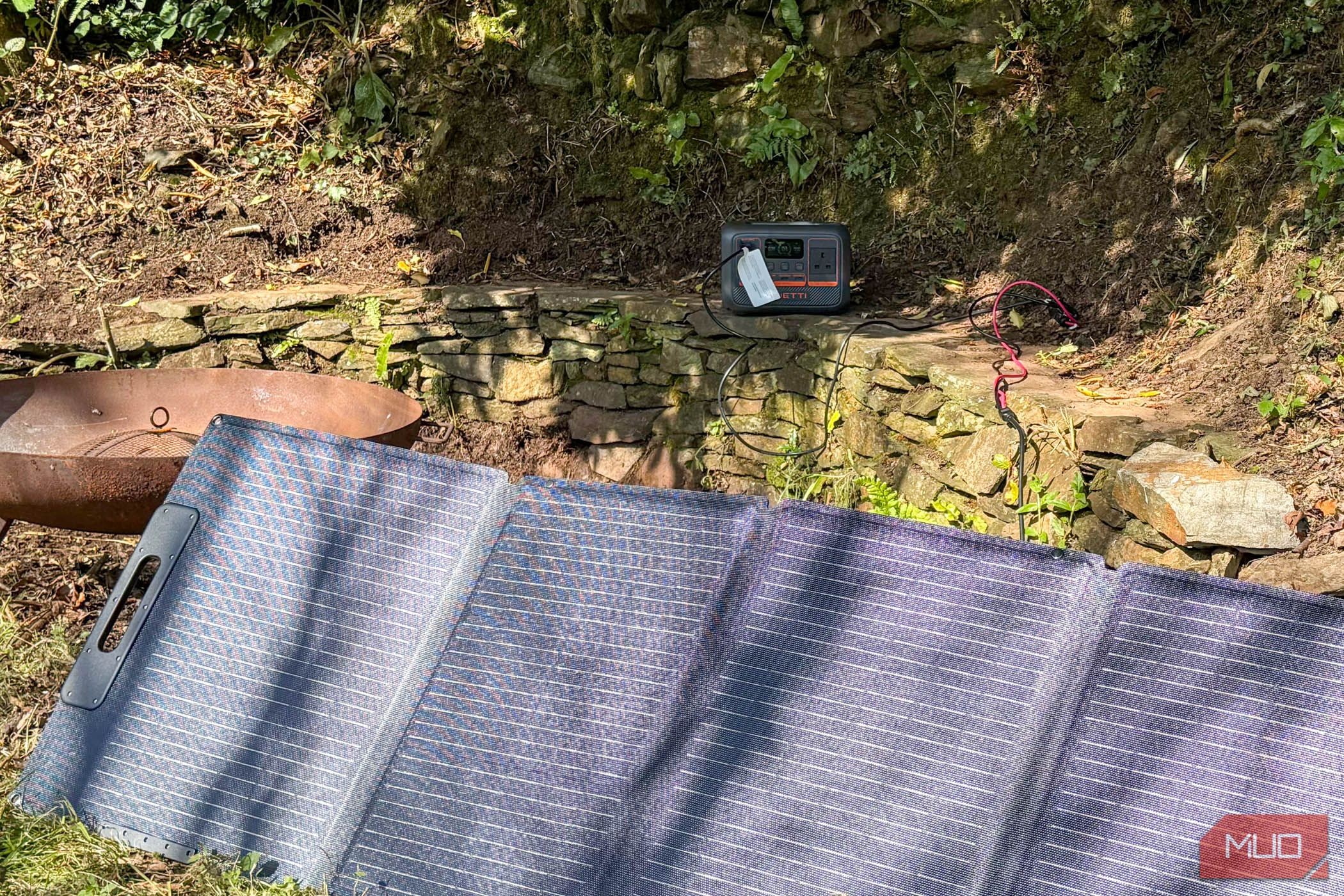 Bluetti AC2P và PV120S - cáp mặt trời dài để đặt pin trong bóng râm