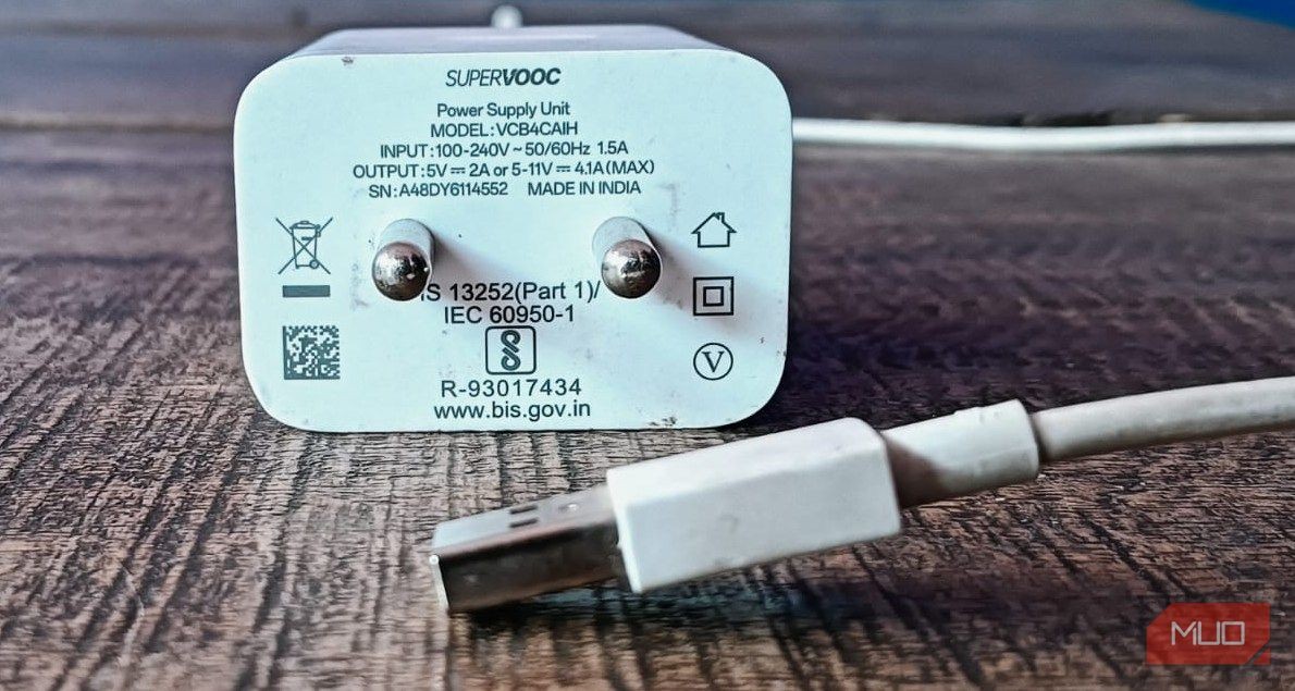 Bộ chuyển đổi Supervooc được đặt với cáp USB-A