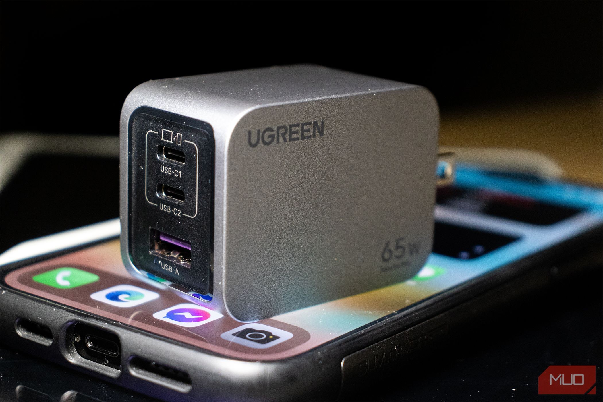Bộ sạc Ugreen Nexode Pro 65W trên iPhone 14 Pro Max