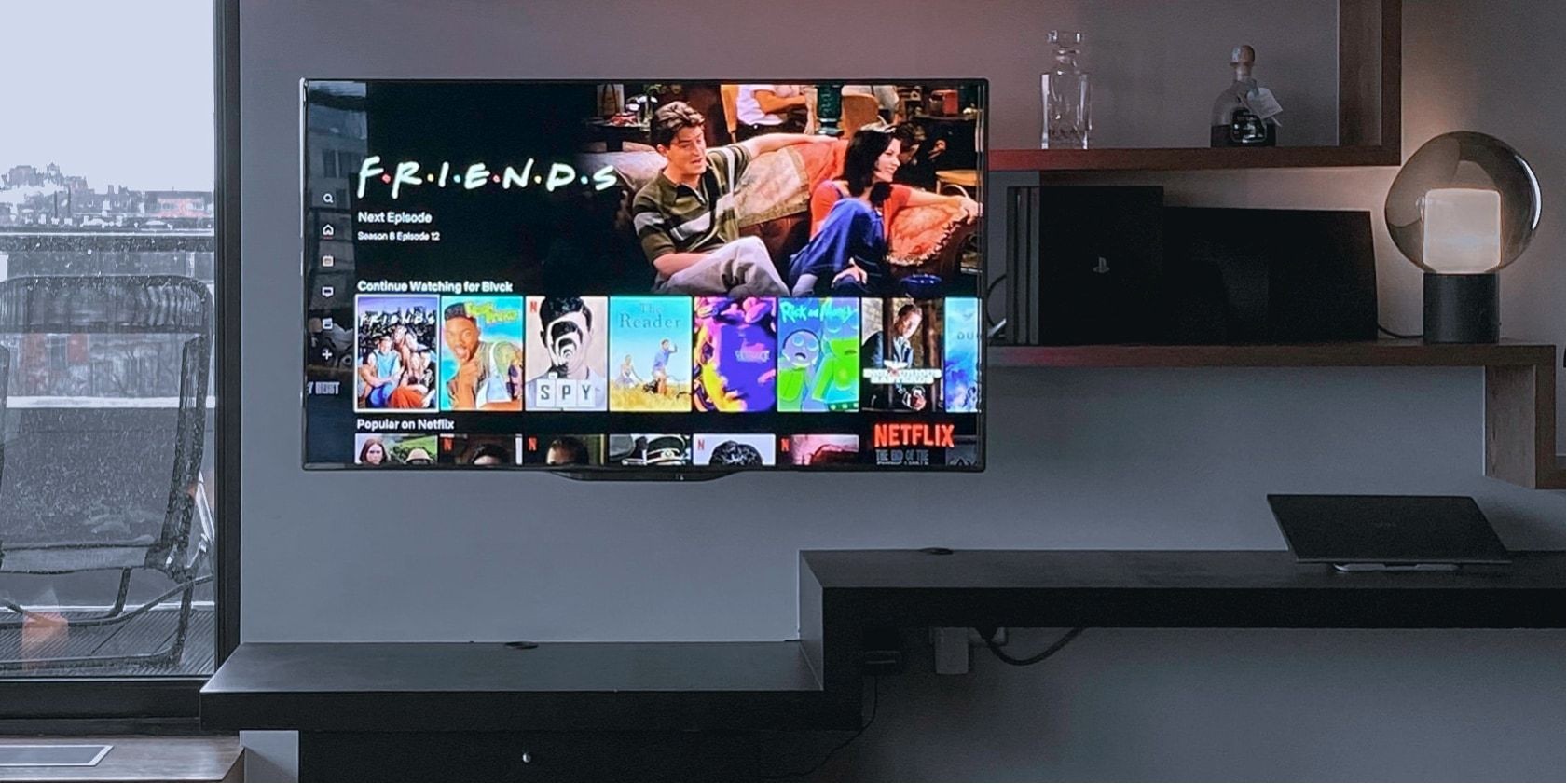 Bộ TV Friends show lifestyle penthouse phòng khách