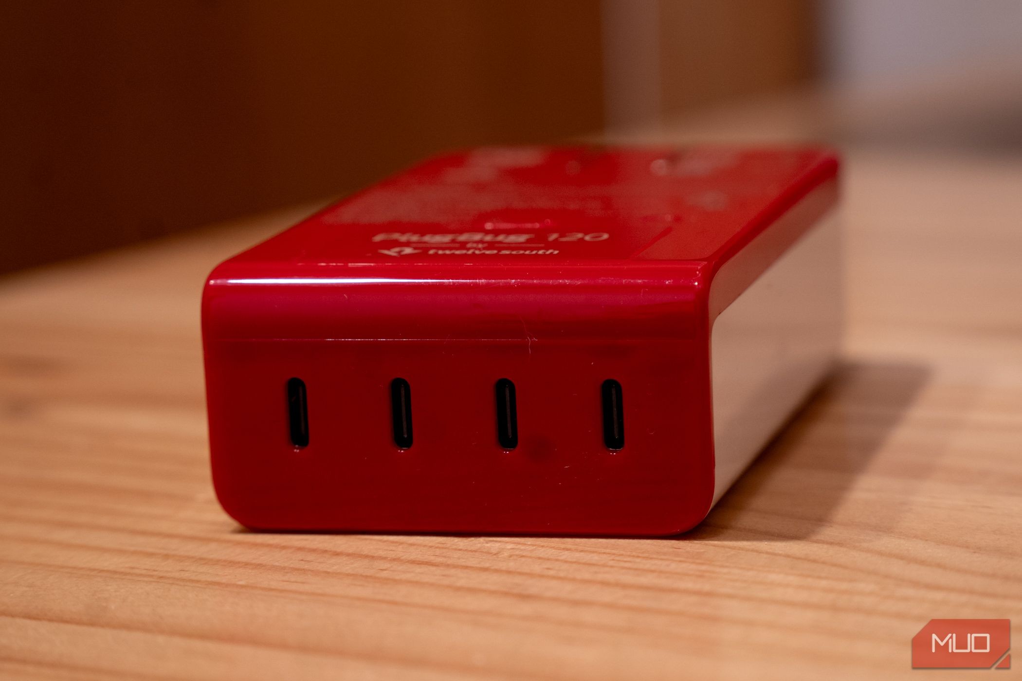 Các cổng USB-C của PlugBug 120