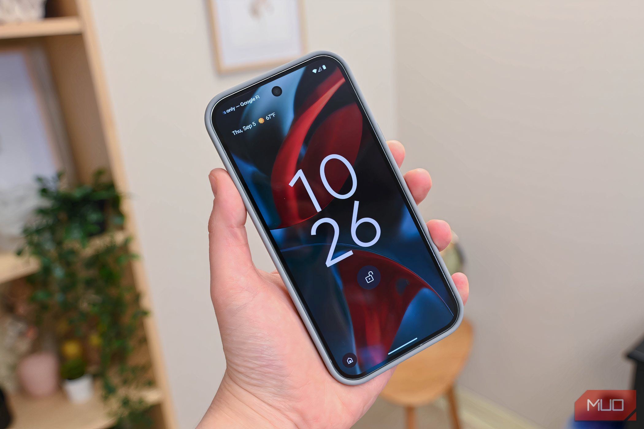 Cầm Google Pixel 9 Pro trong tay