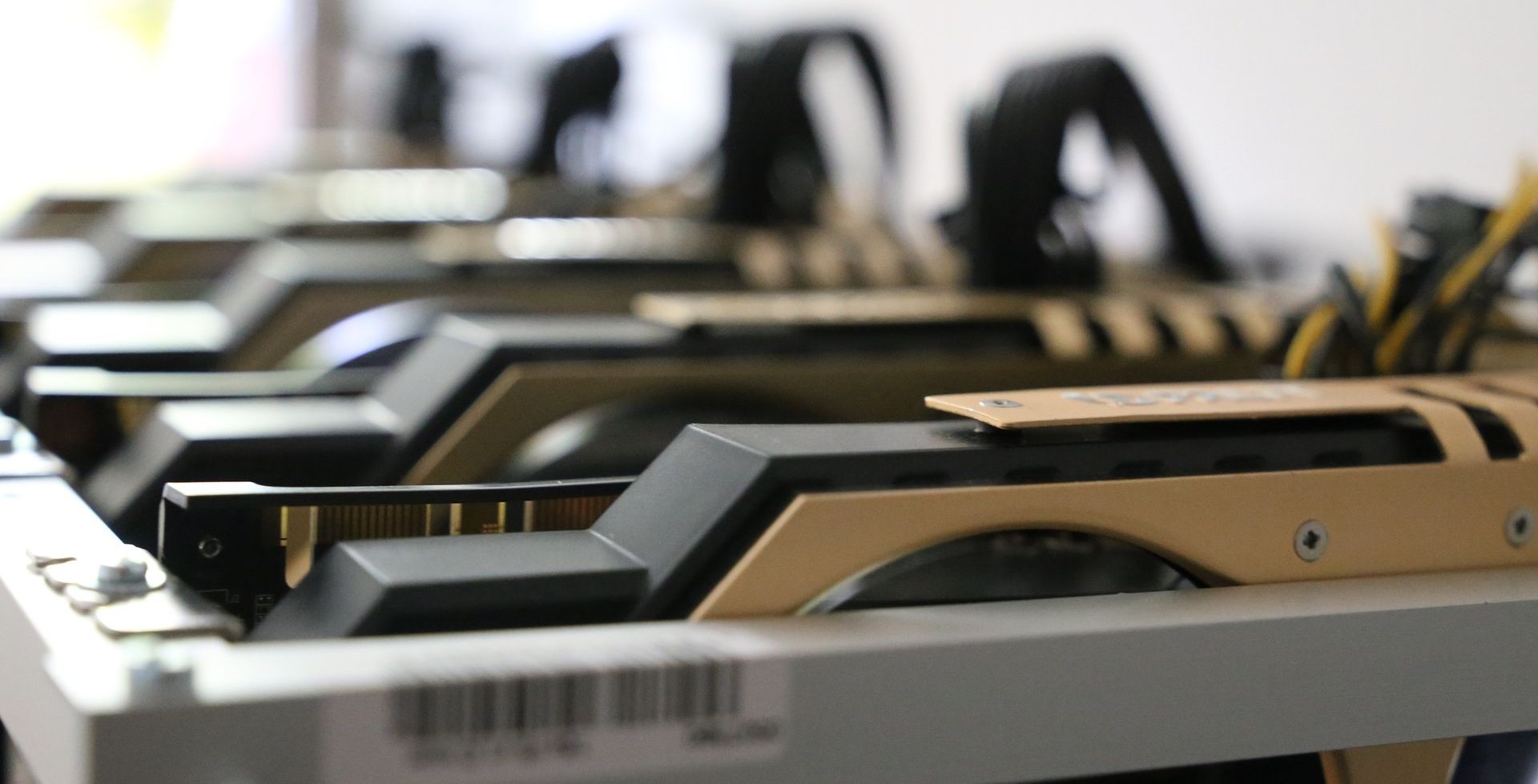 Cận cảnh giàn khai thác GPU