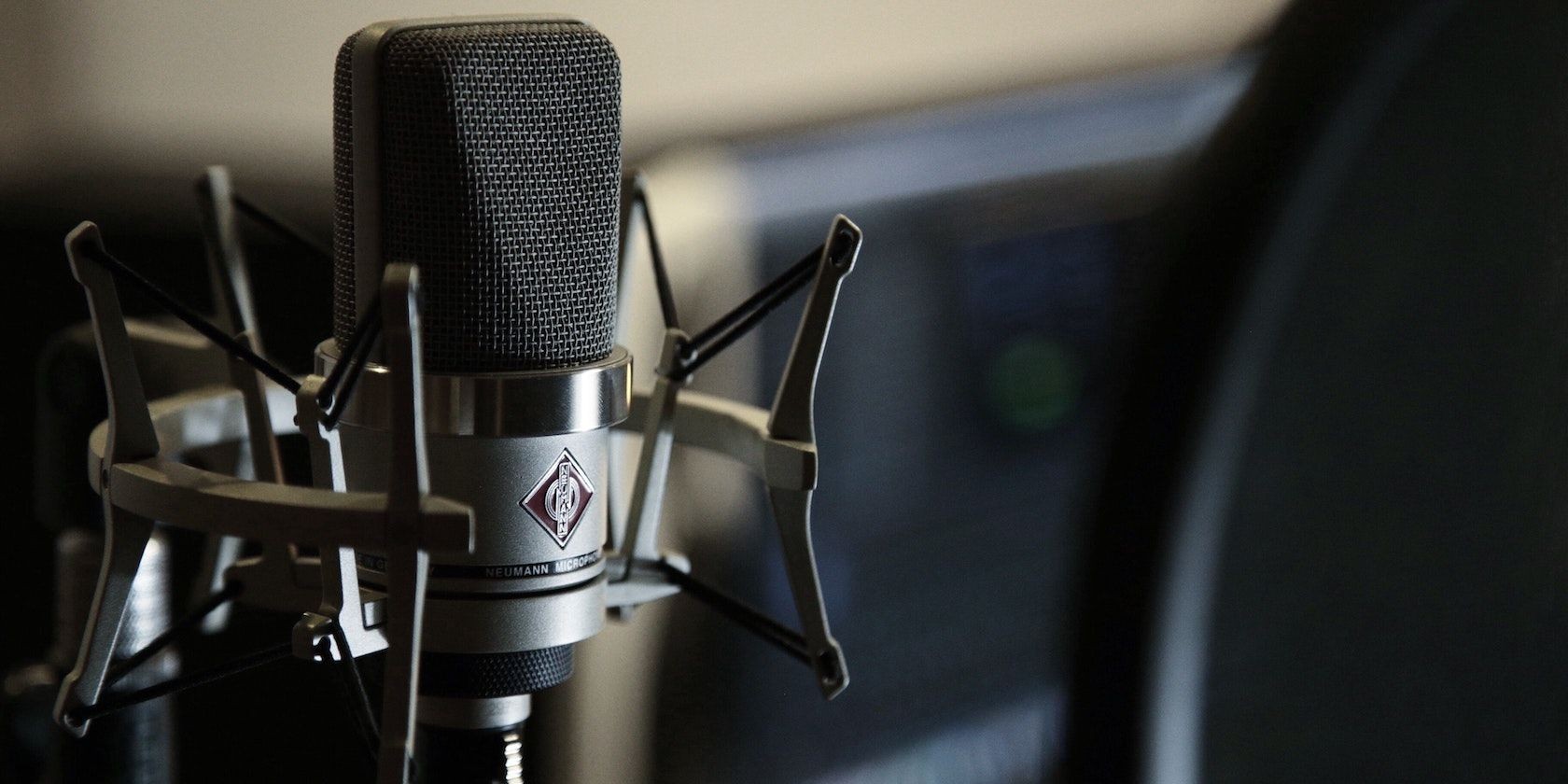 Cận cảnh microphone Neuman