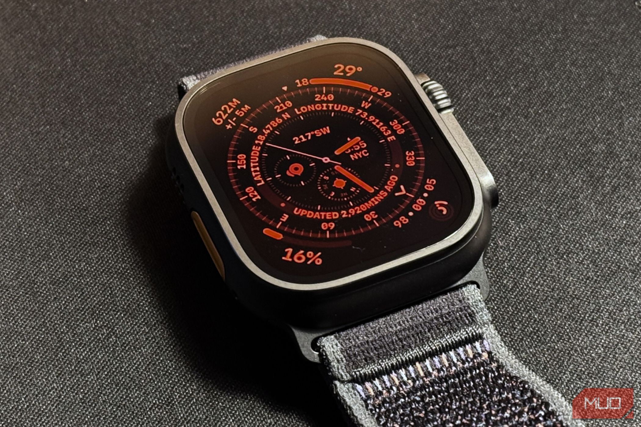 Chế độ đêm trên Apple Watch Ultra 2