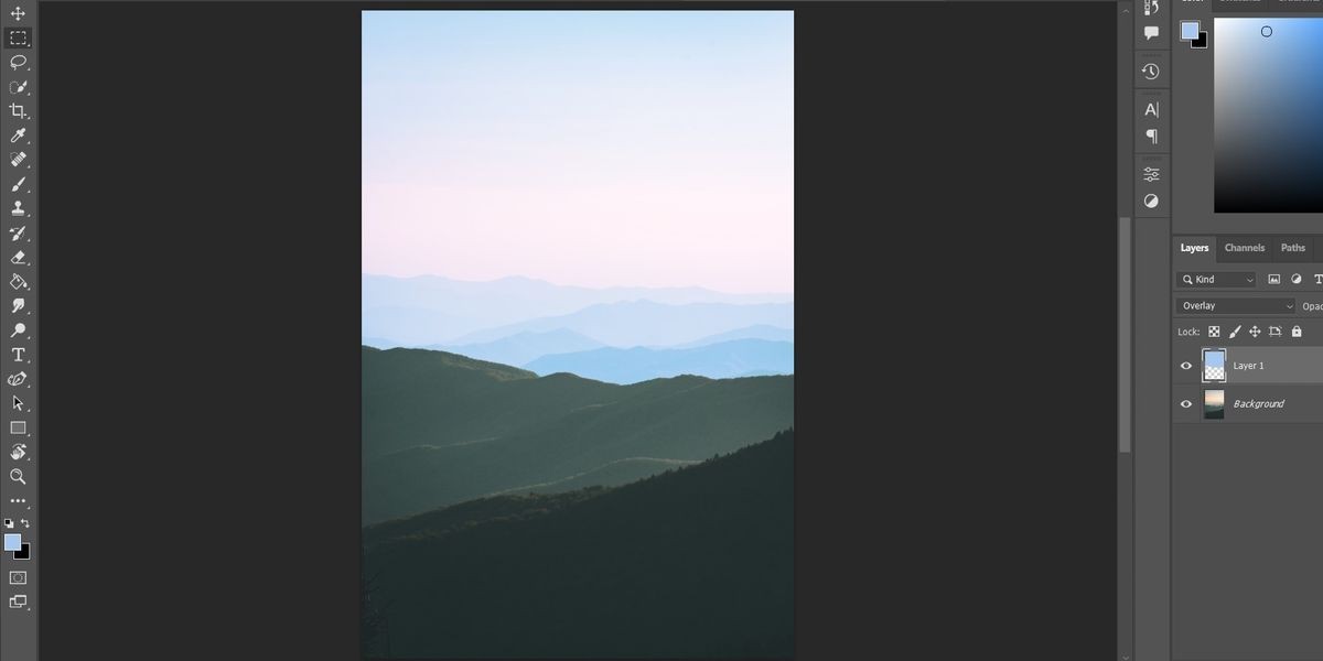 Chế độ pha trộn Chồng được áp dụng cho hình ảnh trong Photoshop