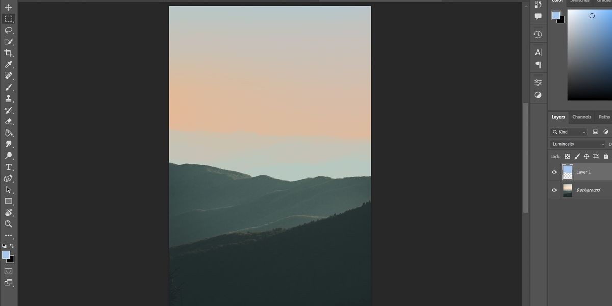 Chế độ pha trộn Độ Sáng được áp dụng cho hình ảnh trong Photoshop