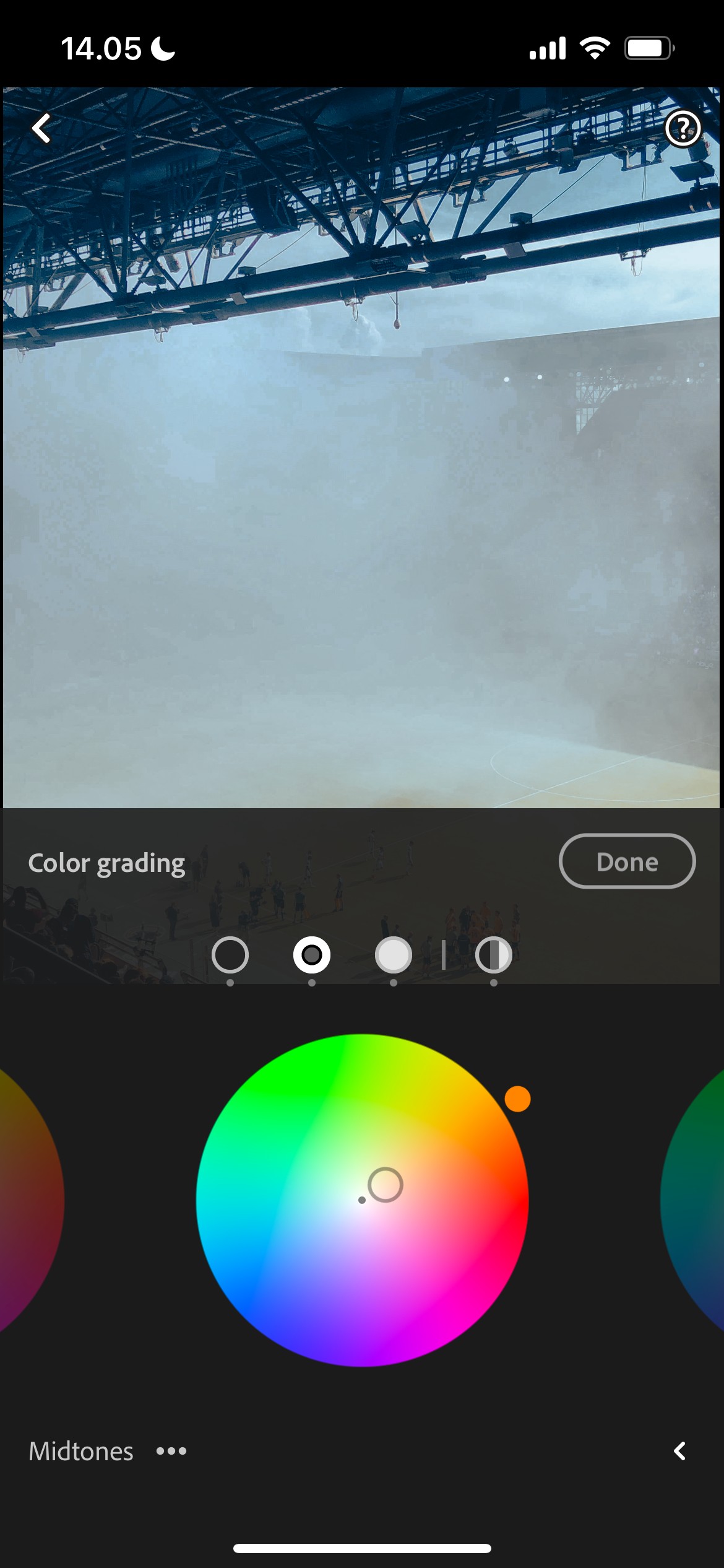 Chỉnh sửa tông trung bình trong Lightroom trên điện thoại