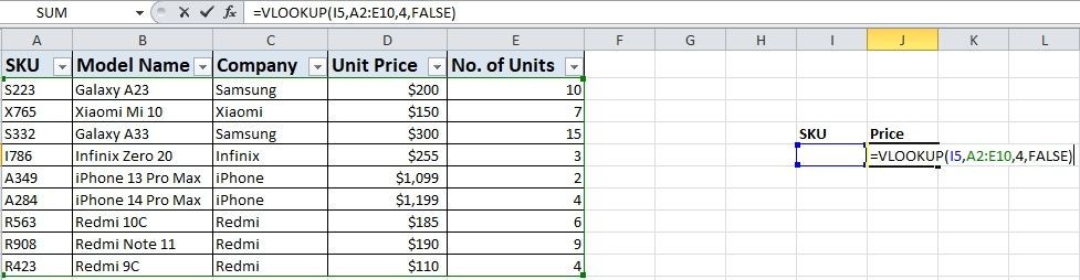 Cơ sở dữ liệu kho hàng trong Excel với công thức hàm VLOOKUP ở bên cạnh