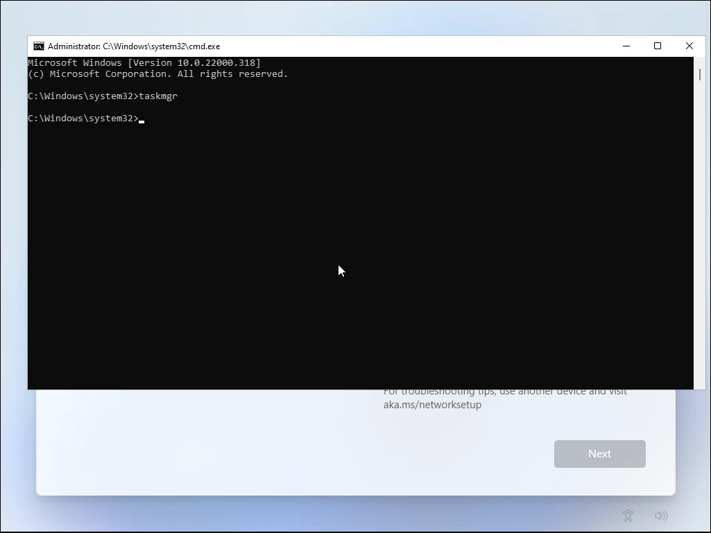 Command Prompt với lệnh Taskmgr đang chạy