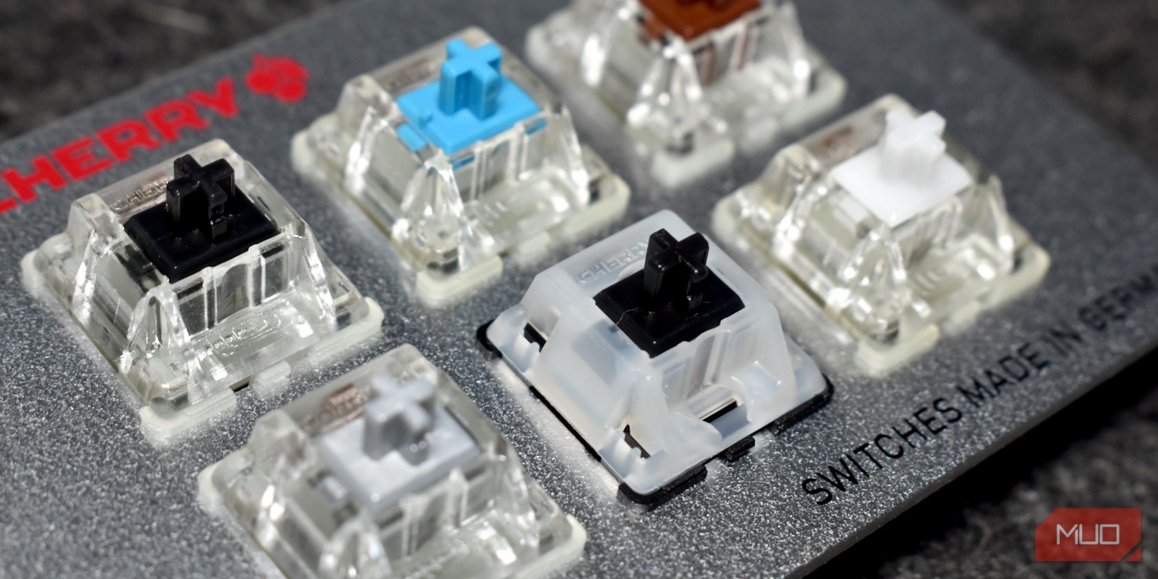 Công cụ kiểm tra switch với các switch màu khác nhau