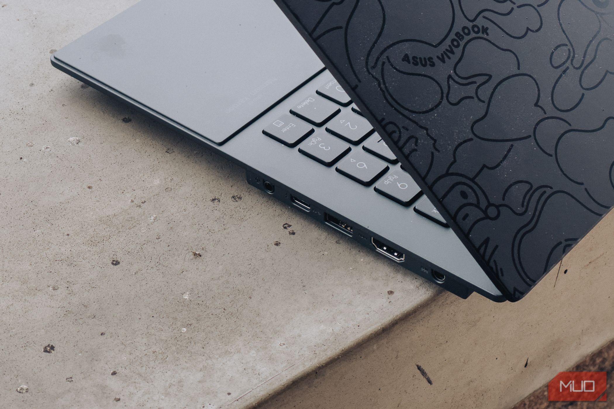 Cổng kết nối của ASUS Vivobook S 15 OLED