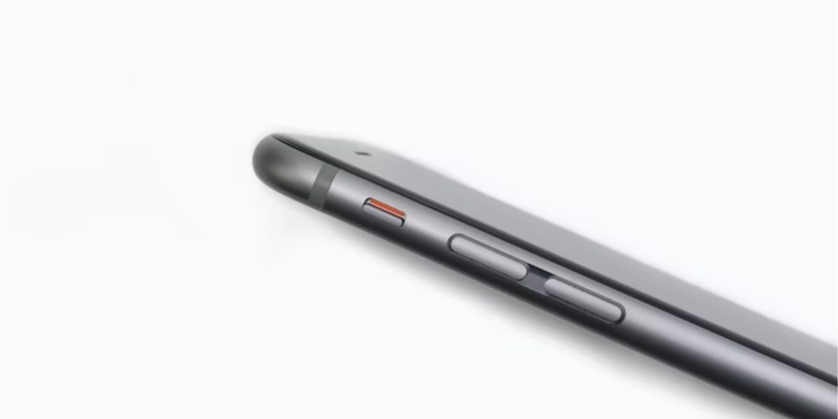 Công tắc im lặng và nút âm lượng iPhone