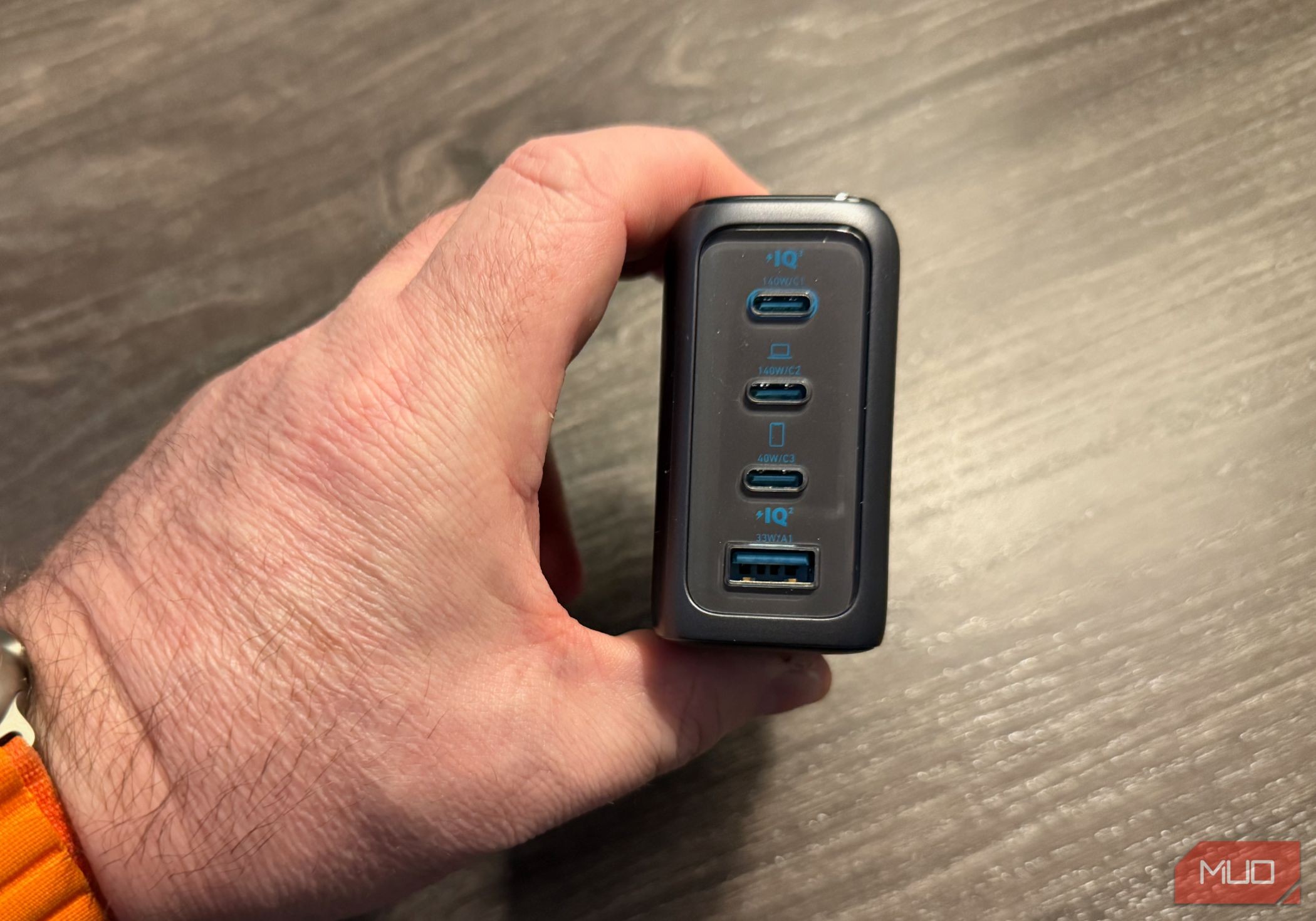 Cổng xem của sạc Anker 140W