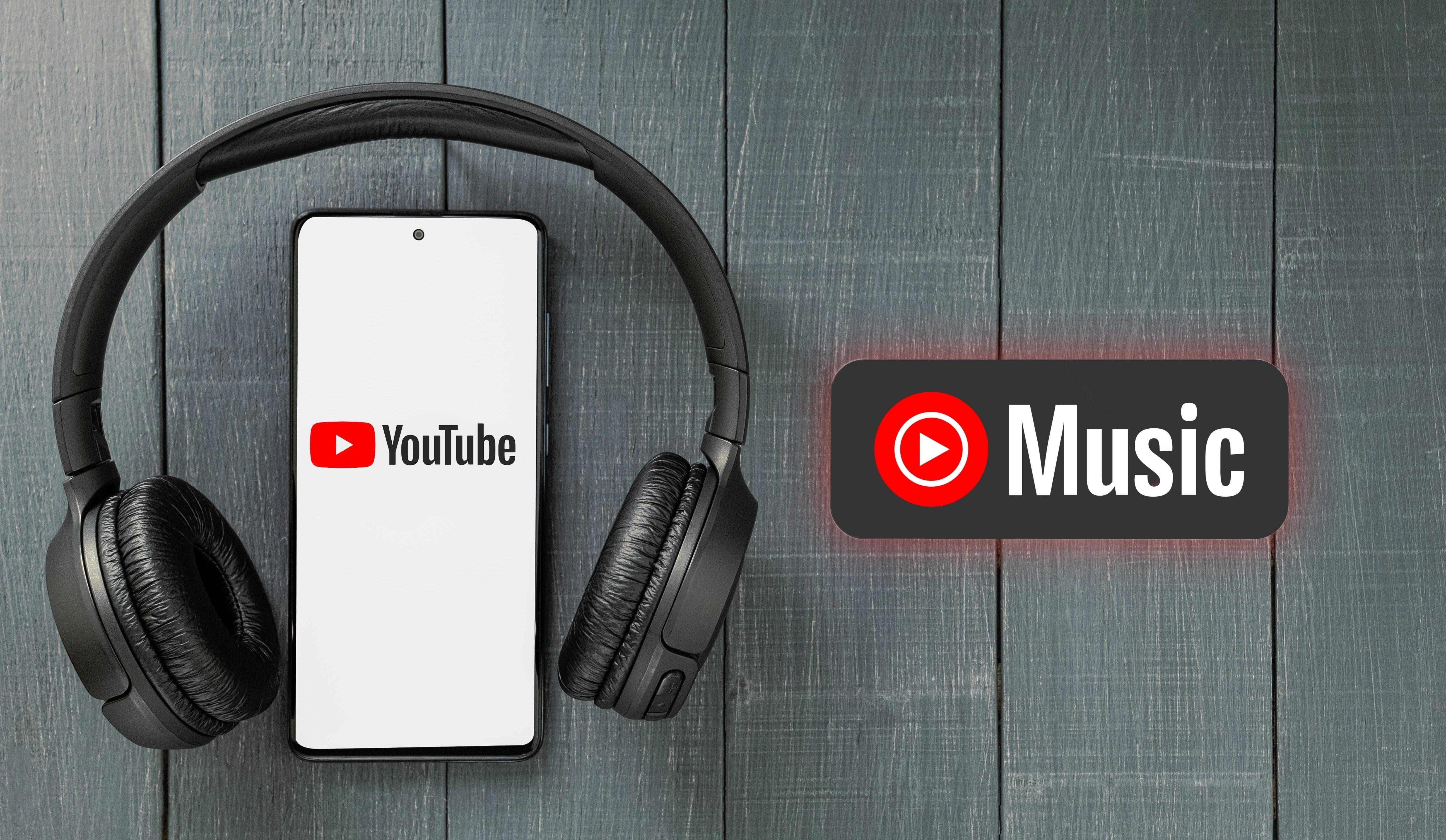 Điện thoại với logo YouTube và tai nghe, với logo YouTube Music chồng lên