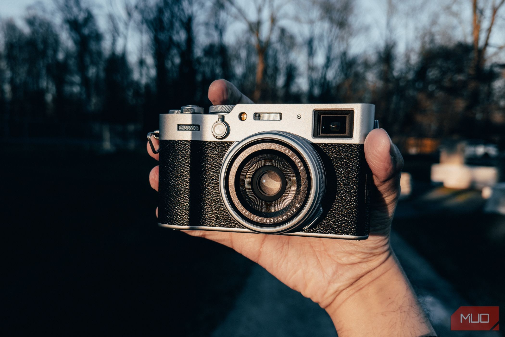 Fujifilm X100VI trong tay