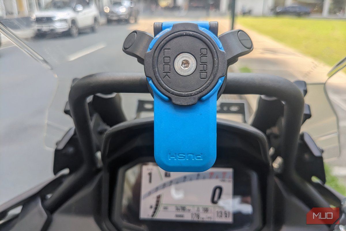 Giá đỡ Quad Lock không có điện thoại gắn vào