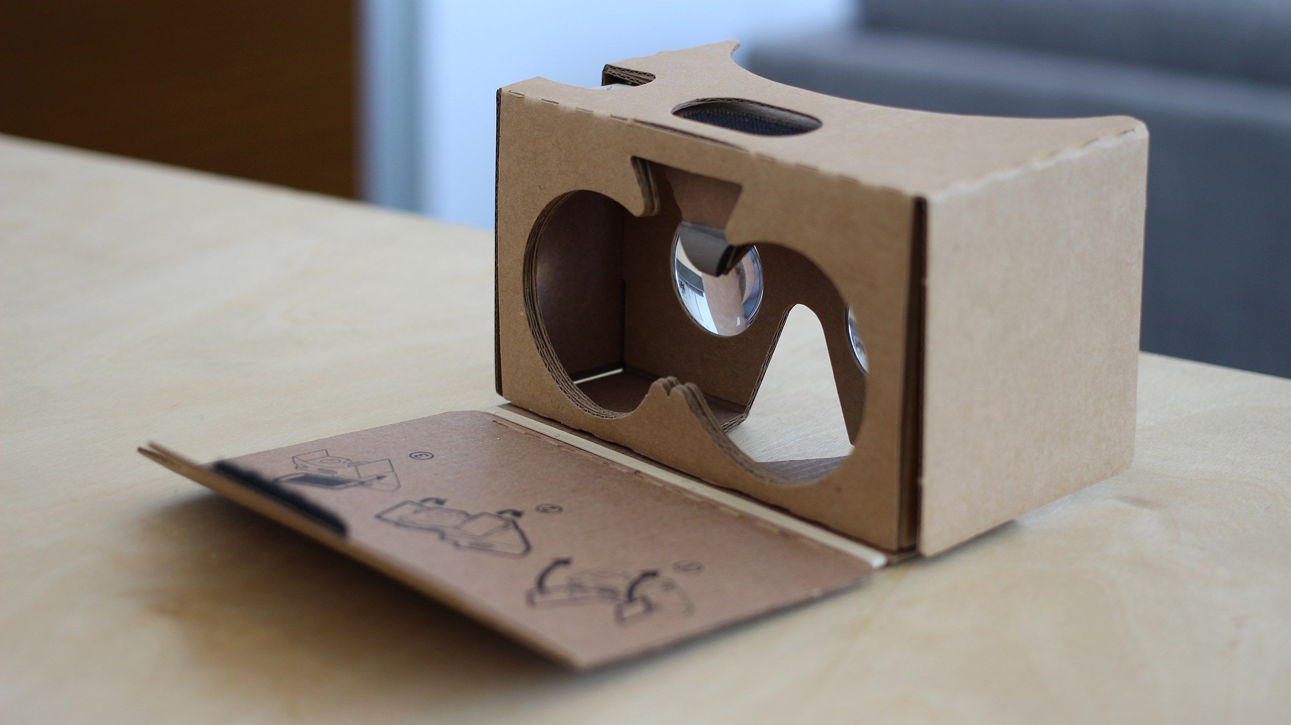 Google Cardboard và điện thoại