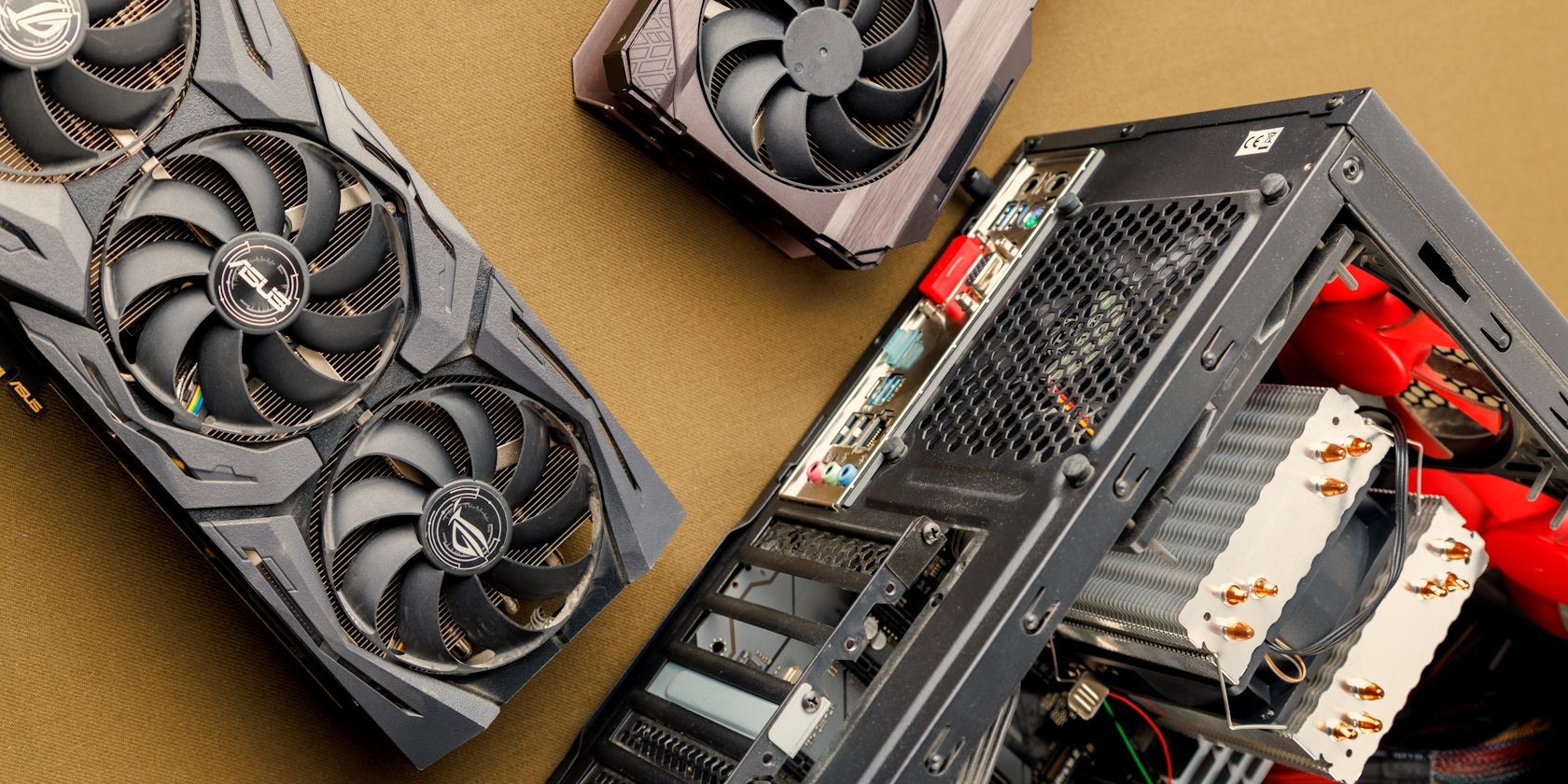Hình ảnh minh họa CPU và vỏ máy tính gaming