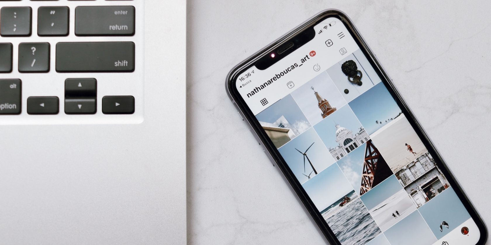 Hình ảnh một nguồn cấp dữ liệu Instagram xuất hiện trên điện thoại