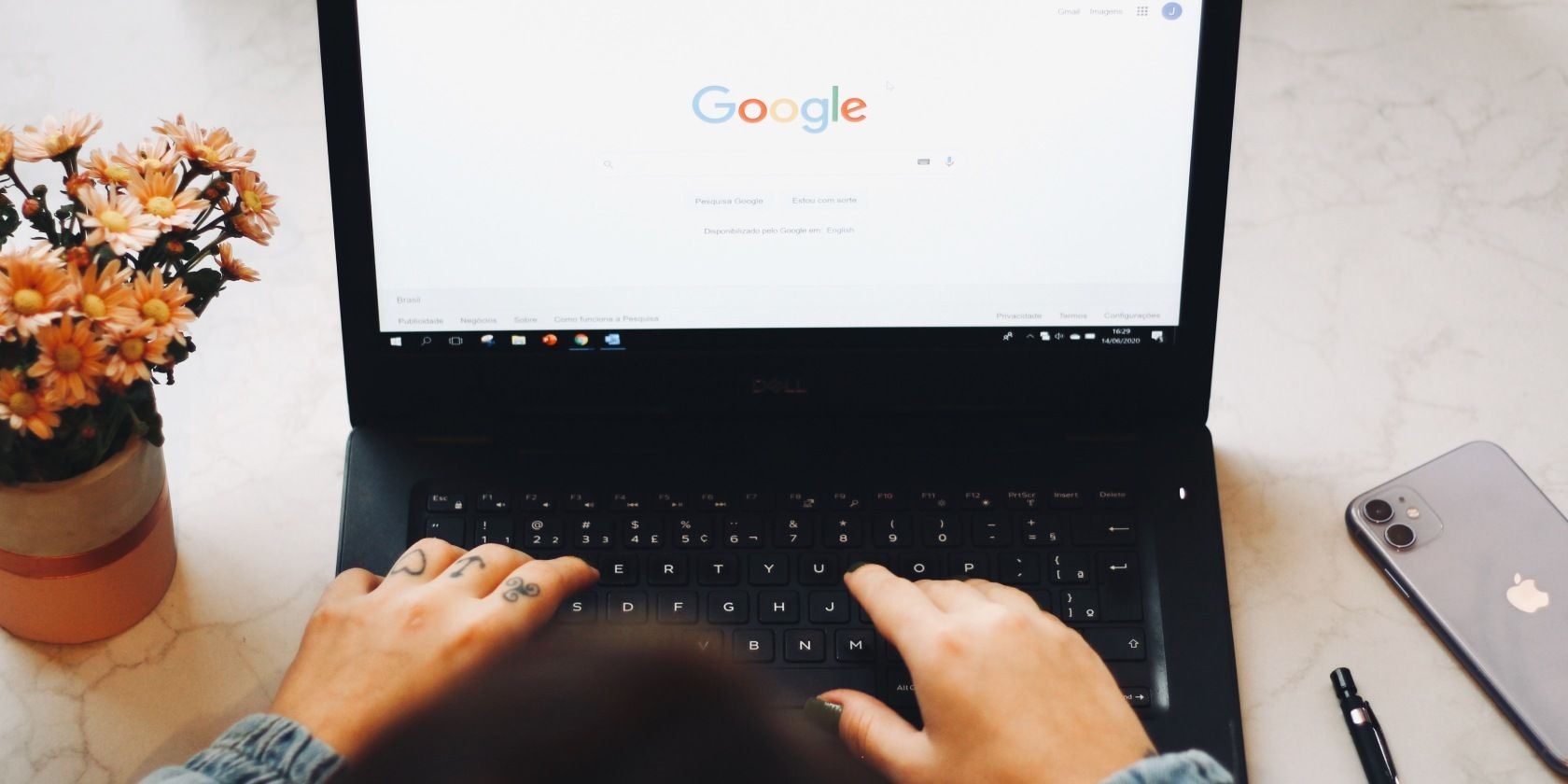 Hình ảnh trình duyệt Edge và Chrome ẩn thanh tác vụ