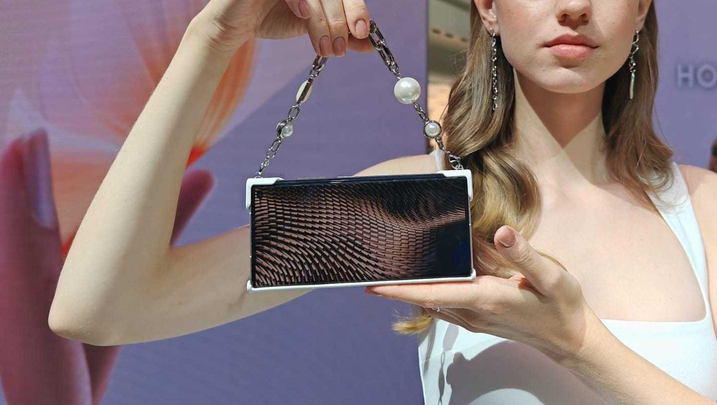 Honor V Purse trưng bày tại IFA 2023