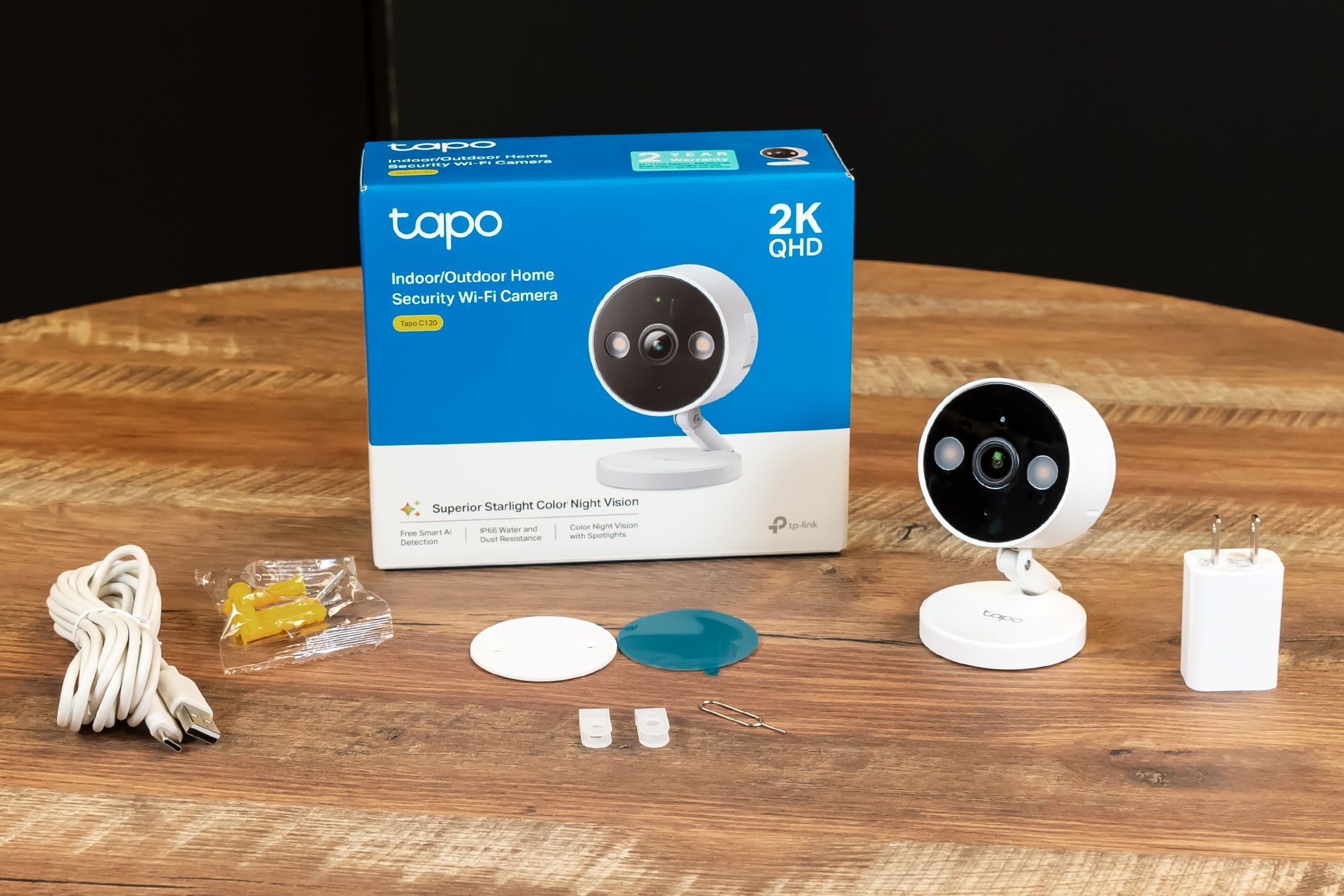 Hộp đựng camera an ninh Tapo với phụ kiện