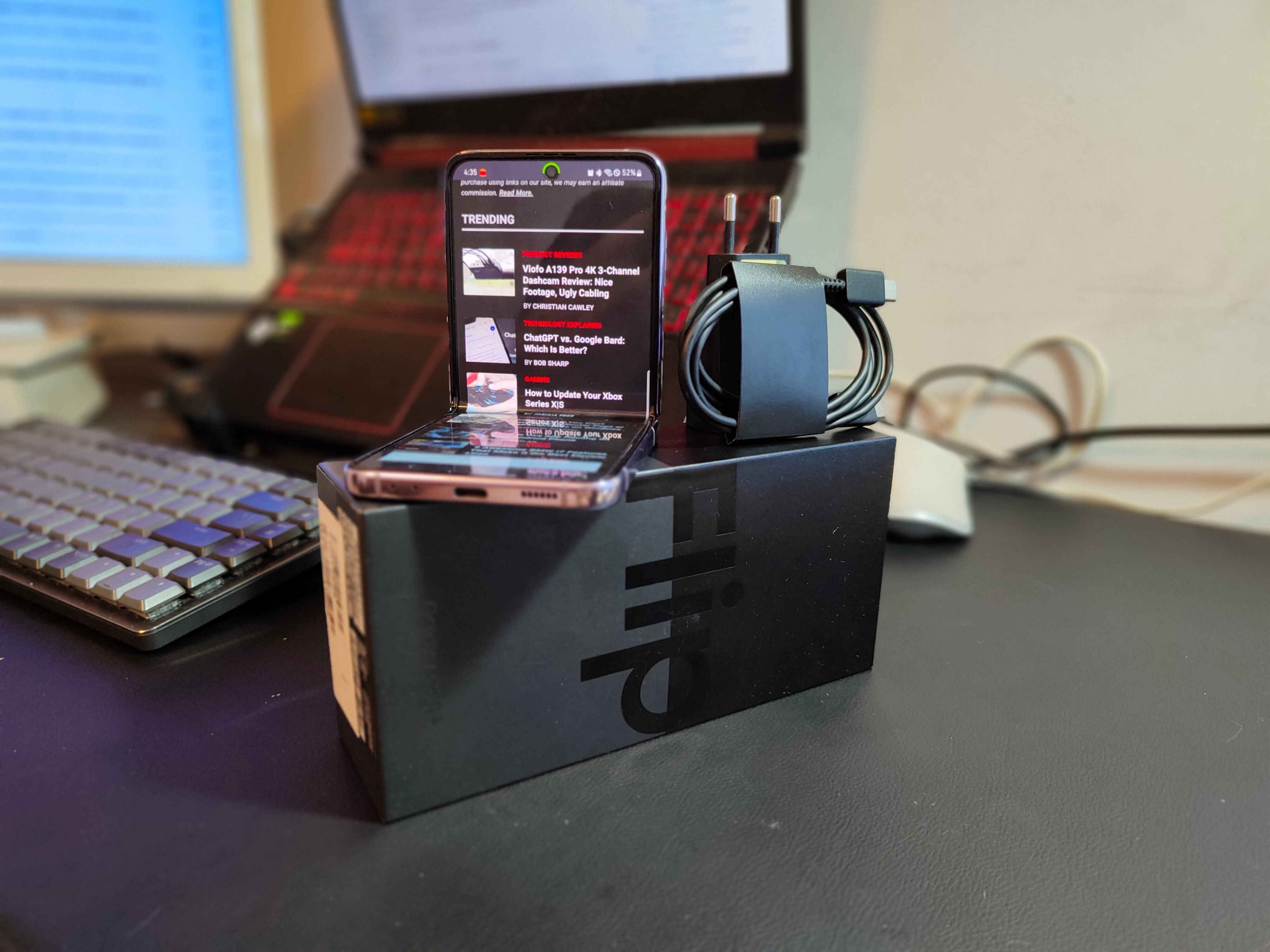 Hộp đựng Samsung Galaxy Z Flip 4