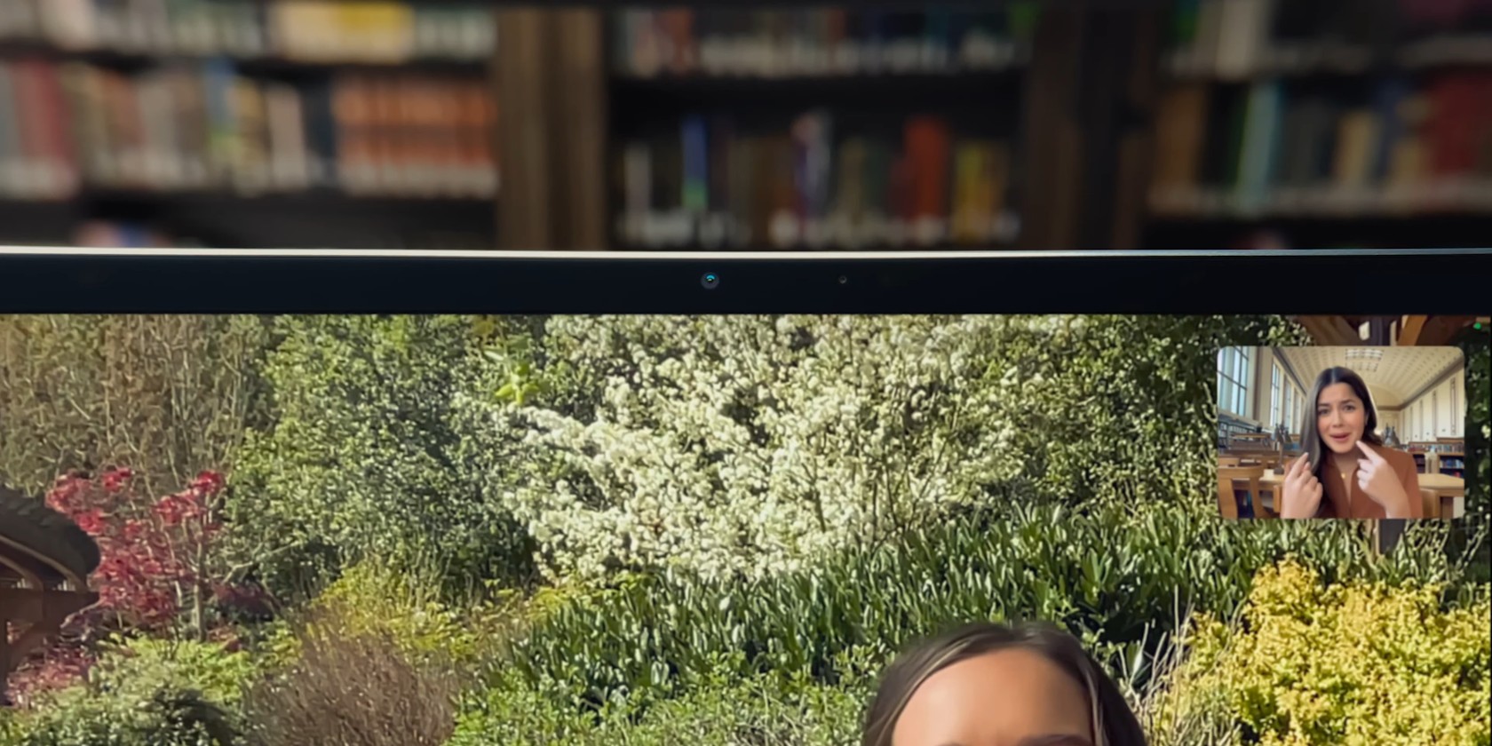 iPad Air với camera trước hướng ngang được tập trung